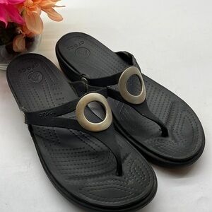 CROCS Black Flip Flips with Silver Circle Sz 10 CR0191A